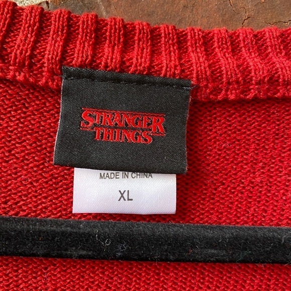 Stranger Things Adult XL Flip Sequin Red Fair Isle Sweater - Picture 5 of 9